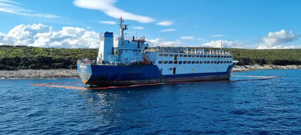 Gestrandetes Schiff bei Raša macht Probleme