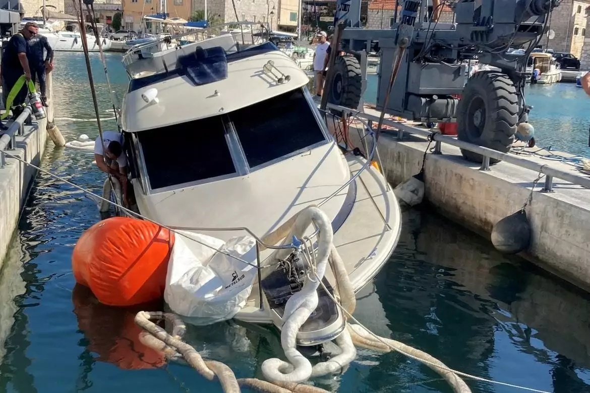 Britische Yacht sank in der Marina Trogir