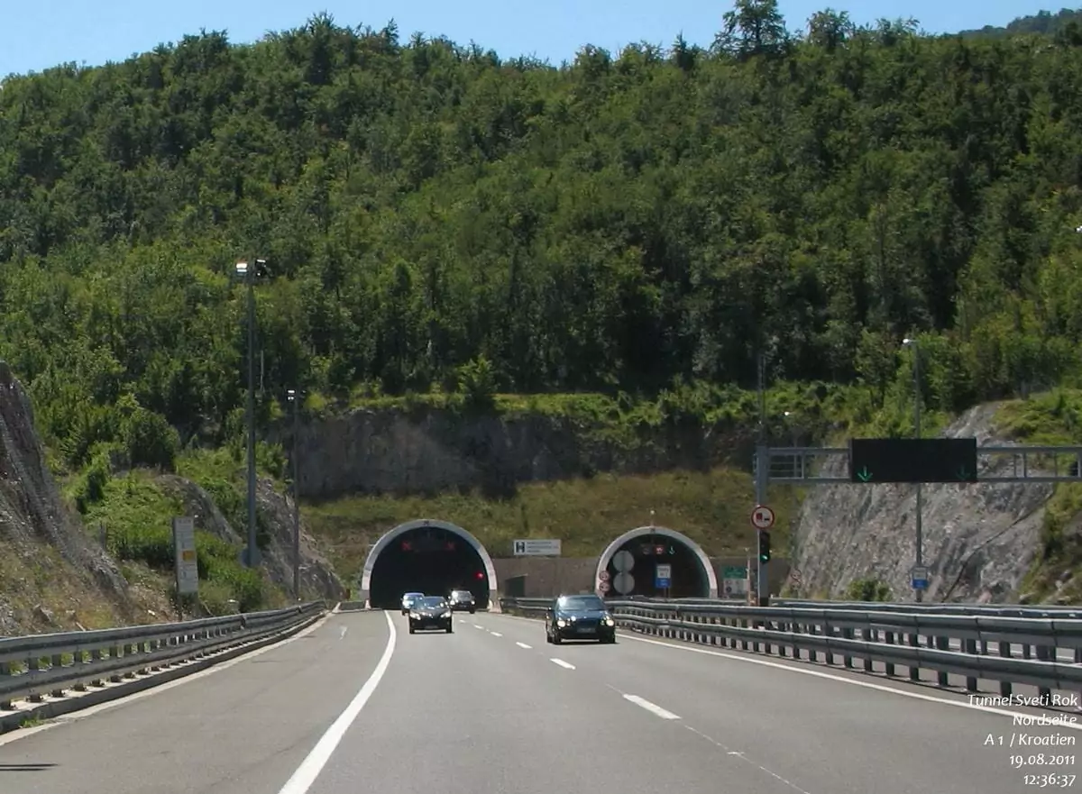 Der Tunnel Sveti Rok Kroatien