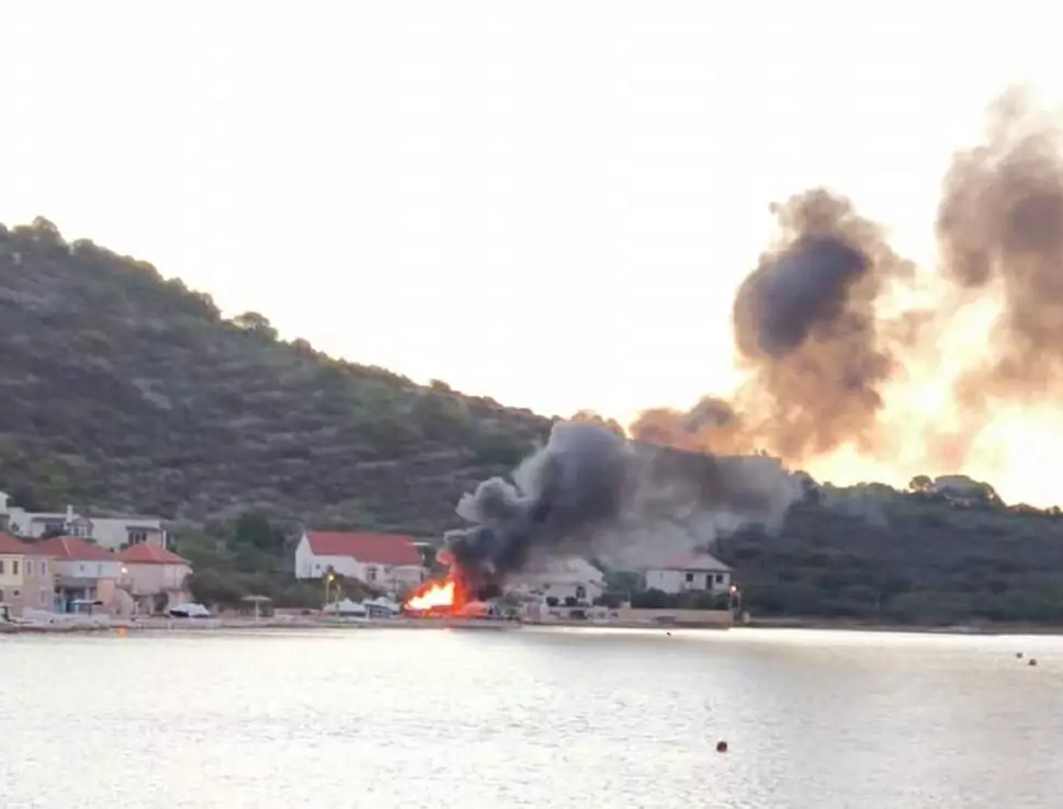 Feuer in Kaprije - drei Schiffe zerstört!