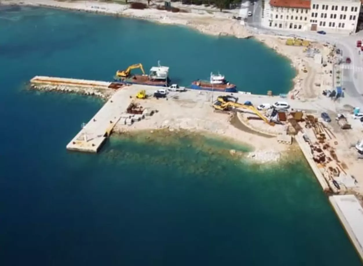Neue Hafenanlage in Omiš