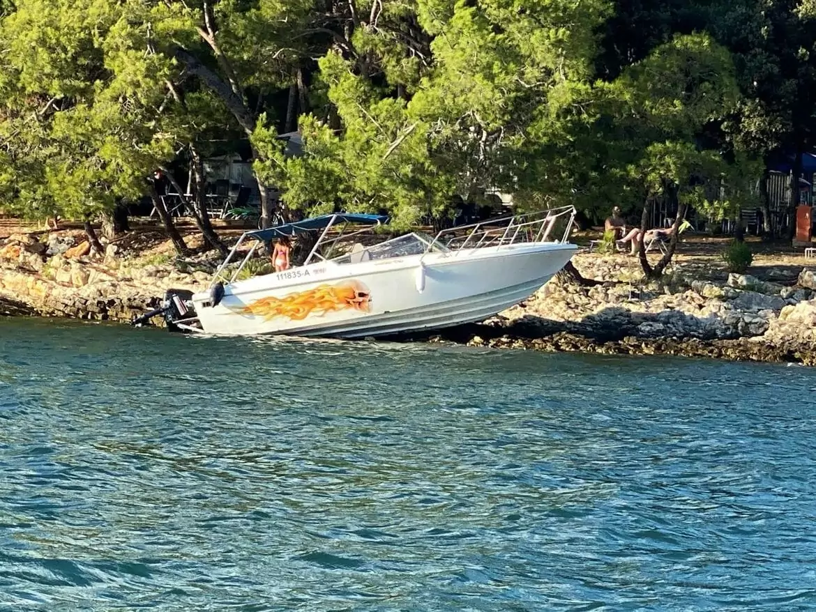 Sportboot gestrandet - Unfall in Medulin!