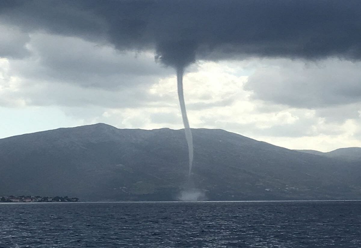 Tornados - gefürchtete Windhosen am Meer