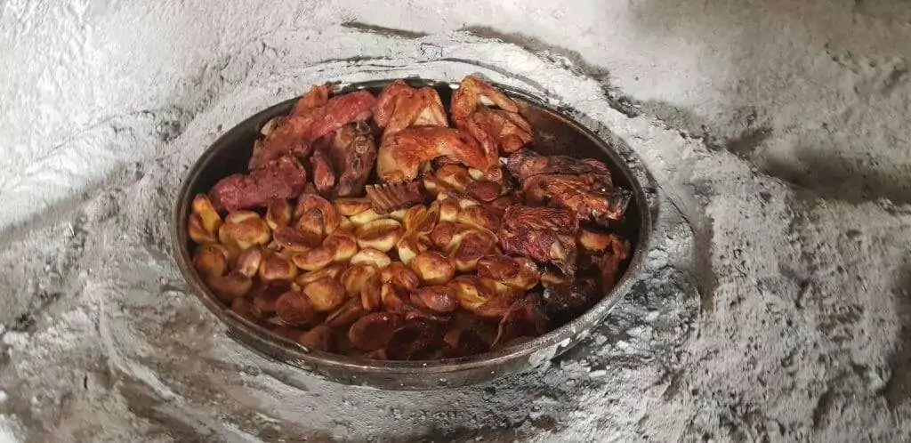 Dalmatinische peka mit Hahn